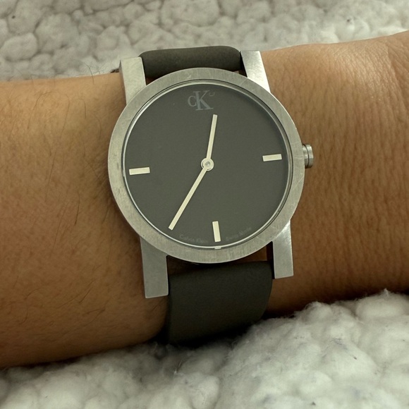 Vintage NWT Calvin Klein Unisex Round Water Resistant Genuine Leather Band Watch - Picture 1 of 15